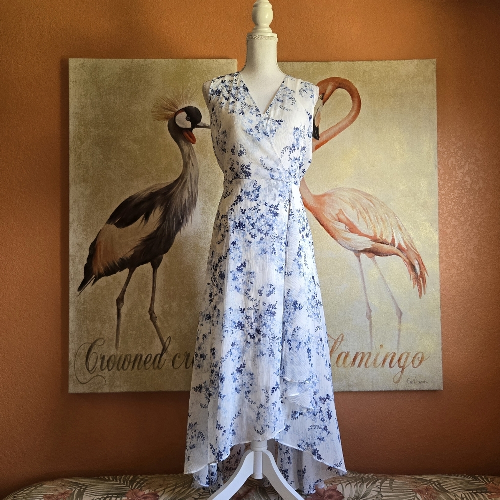 NWT Calvin Klein CK Floral Maxi Dress Sleeveless Blue White 12 Flowy Lined V
